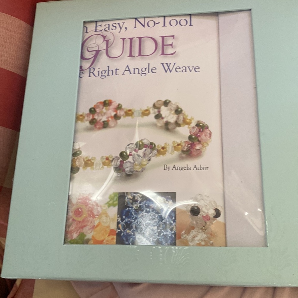 Introduction to Beading 🎀 Book and beads - Craft materials - Never Used - Picture 4 of 8
